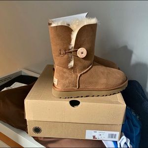 Ugg Bauley Button